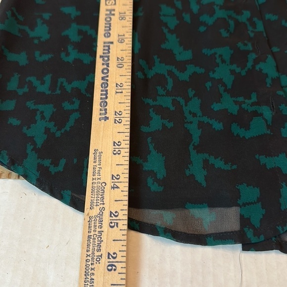 Guess sheer button down blouse. - Picture 8 of 10